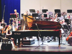 Se presentó con éxito la Filarmónica de Jalisco en el Teatro Universitario. Al piano, la talentosa Daniela Liebman y como invitados especiales, el músico ruso Anatoly Zatin, director huésped y el tenor estadounidense David Gaschen.