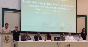 Roxana Enríquez Farias y Joel Torices Armenta, presidenta y coordinador del Equipo Mexicano de Antropología Forense, impartieron la conferencia sobre la antropología forense y su papel en la violencia y desaparición de personas en México