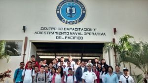 Estudiantes de la Secundaria Estatal "Manuel Murguía Galindo" en el Centro de Capacitación y Adiestramiento Naval Operativa del Pacífico