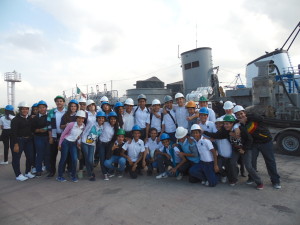 Estudiantes de la Secundaria "Pablo Latapí Sarre" T.M. en el Centro de Reparación Naval de Manzanillo