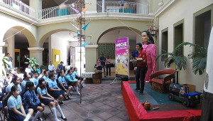Claudia Alcaraz Munguía, cuenta cuentos en el programa ¡Vamos al Museo! Aprendamos de Arte