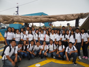 Alumn@s de la escuela Secundaria Técnica No.11 "Benito Rincón López" a bordo  del buque ARM-Bravo