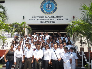 Estudiantes, directivos y profesores del Instituto Liceo Colima, campus Manzanillo en la VI Región Naval