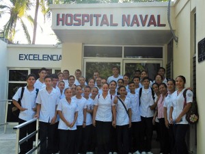 Estudiantes de la Escuela Técnica de Enfermería visitan por primera vez las instalaciones del Hospital Naval en Manzanillo